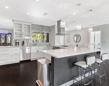 855 Berkeley Street - Photo Thumbnail 10