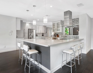 855 Berkeley Street - Photo Thumbnail 9