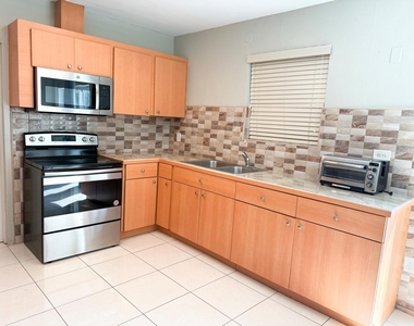 19731 Nw 4th Avenue - Photo Thumbnail 9