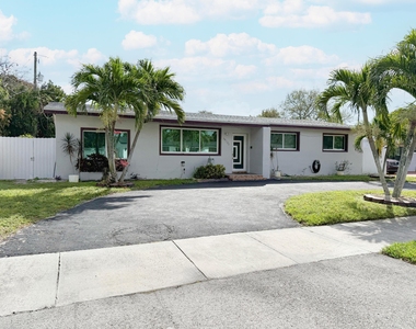 19731 Nw 4th Avenue - Photo Thumbnail 2