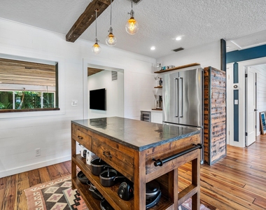245 30th Street - Photo Thumbnail 4