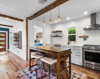 245 30th Street - Photo Thumbnail 2