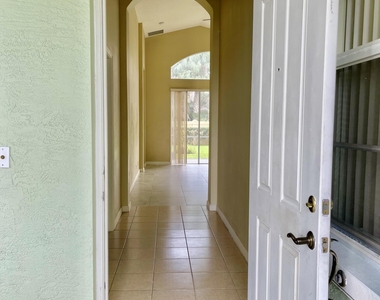 185 Nw Willow Grove Avenue - Photo Thumbnail 2