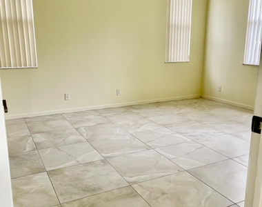 185 Nw Willow Grove Avenue - Photo Thumbnail 5