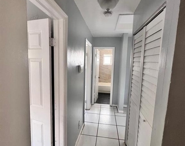 1132 Nw 5th Court - Photo Thumbnail 7