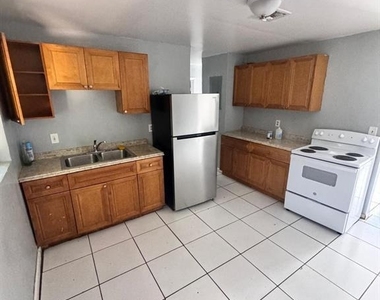 1132 Nw 5th Court - Photo Thumbnail 6