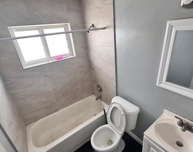 1132 Nw 5th Court - Photo Thumbnail 9