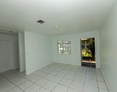 1132 Nw 5th Court - Photo Thumbnail 10