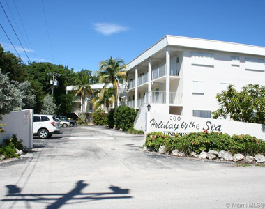 300 Ocean Drive - Photo Thumbnail 1