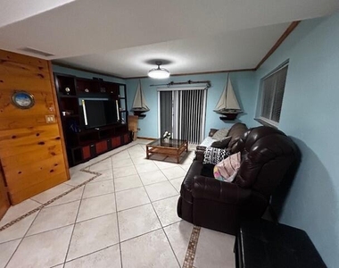 300 Ocean Drive - Photo Thumbnail 8
