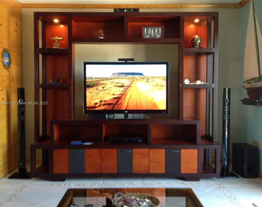 300 Ocean Drive - Photo Thumbnail 9