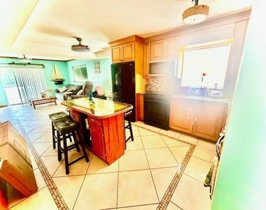 300 Ocean Drive - Photo Thumbnail 6