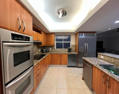 2051 Se 3rd Street - Photo Thumbnail 7