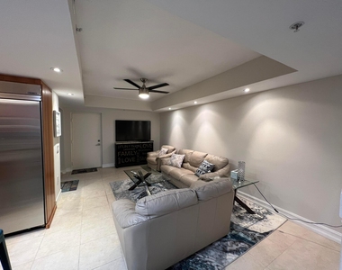 2051 Se 3rd Street - Photo Thumbnail 5