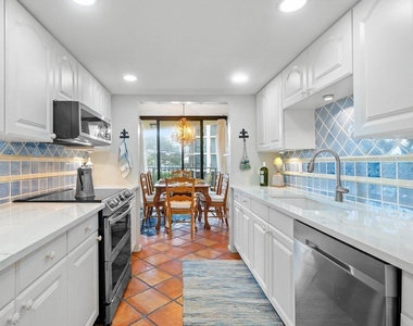 899 Jeffery Street - Photo Thumbnail 7