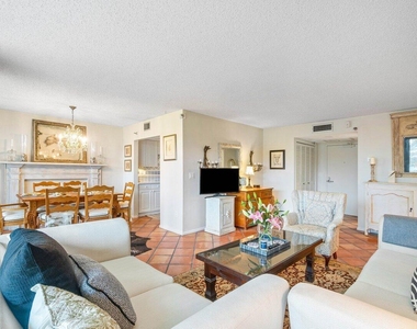899 Jeffery Street - Photo Thumbnail 6