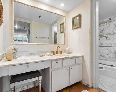 899 Jeffery Street - Photo Thumbnail 12
