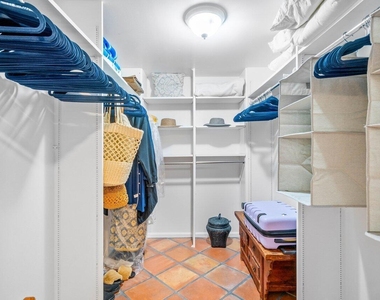 899 Jeffery Street - Photo Thumbnail 11