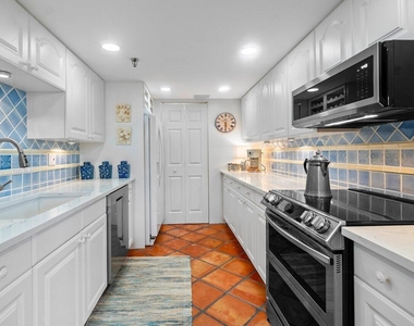 899 Jeffery Street - Photo Thumbnail 8