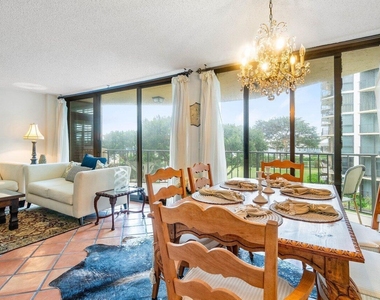 899 Jeffery Street - Photo Thumbnail 4
