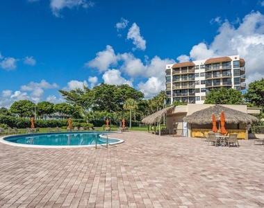 899 Jeffery Street - Photo Thumbnail 20