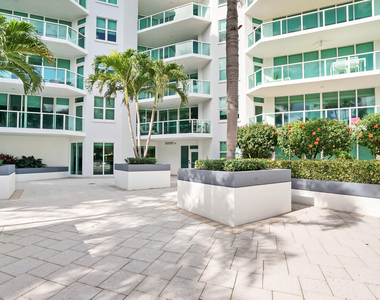 550 Se Mizner Boulevard - Photo Thumbnail 10