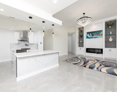 249 Nw Bentley Circle - Photo Thumbnail 1