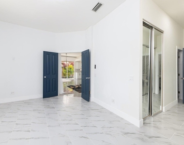 249 Nw Bentley Circle - Photo Thumbnail 3