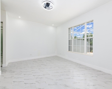 249 Nw Bentley Circle - Photo Thumbnail 2