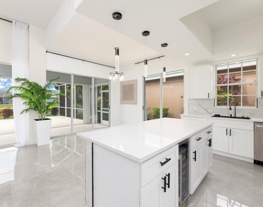 249 Nw Bentley Circle - Photo Thumbnail 9