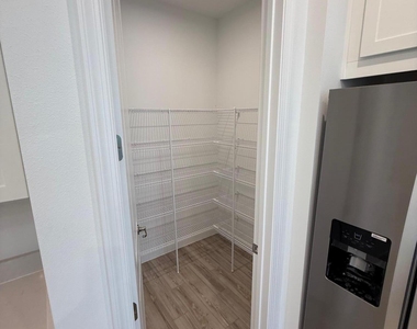 9555 Sw Indra Way - Photo Thumbnail 11