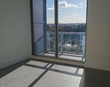 220 Lake Shore Drive - Photo Thumbnail 13