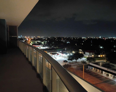 220 Lake Shore Drive - Photo Thumbnail 6
