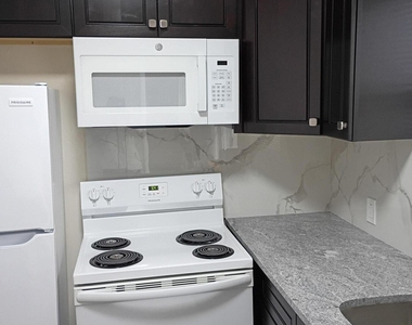 1501 Nw 43rd Avenue - Photo Thumbnail 2