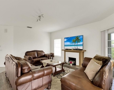 7334 Pine Creek Way - Photo Thumbnail 4