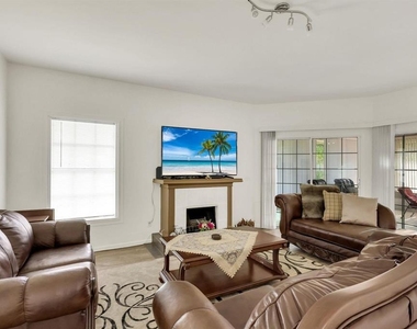 7334 Pine Creek Way - Photo Thumbnail 5