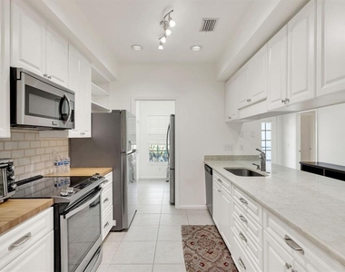7334 Pine Creek Way - Photo Thumbnail 9