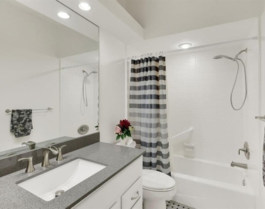 7334 Pine Creek Way - Photo Thumbnail 15