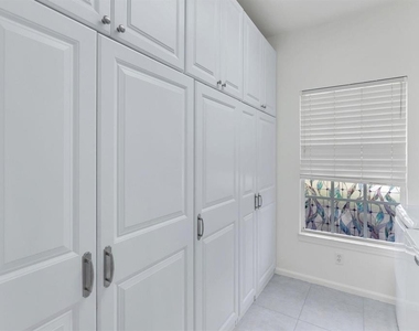 7334 Pine Creek Way - Photo Thumbnail 19