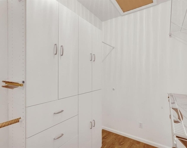 7334 Pine Creek Way - Photo Thumbnail 13