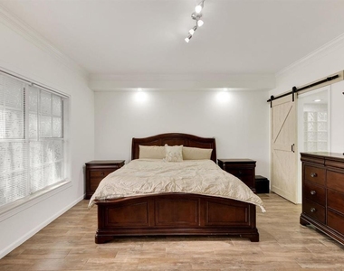 7334 Pine Creek Way - Photo Thumbnail 11