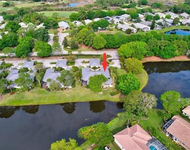7334 Pine Creek Way - Photo Thumbnail 31
