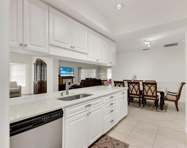 7334 Pine Creek Way - Photo Thumbnail 8