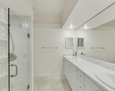 7334 Pine Creek Way - Photo Thumbnail 12