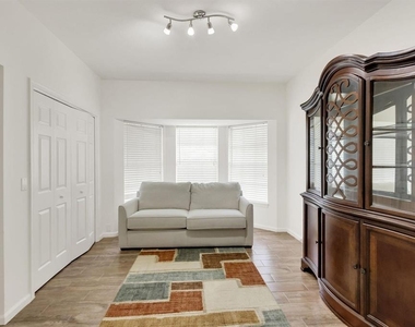 7334 Pine Creek Way - Photo Thumbnail 18