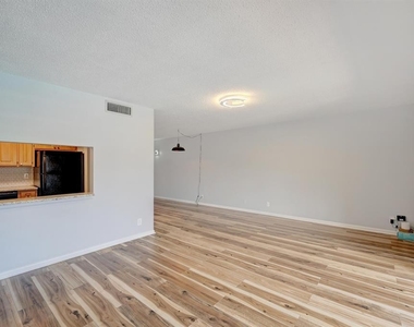 342 Southwind Drive - Photo Thumbnail 7