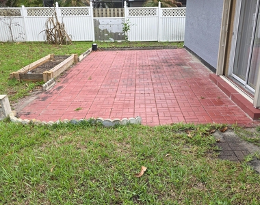 6448 Nw Colgate Street - Photo Thumbnail 2