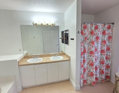 6448 Nw Colgate Street - Photo Thumbnail 14