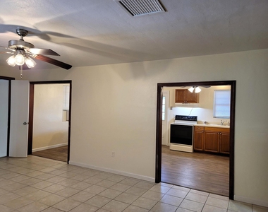 4362 W Midway Road - Photo Thumbnail 9