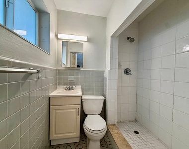 1215 Ne 17th Avenue - Photo Thumbnail 2